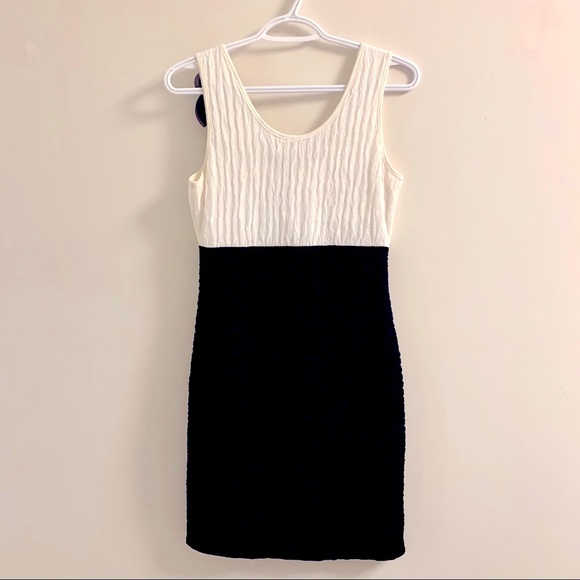 Medium tight body con black and white mini dress - Picture 4 of 4